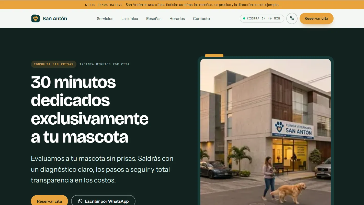 Inicio de la landing page de la veterinaria San Antón, con el aviso de sitio demostrativo y la fachada de la clínica